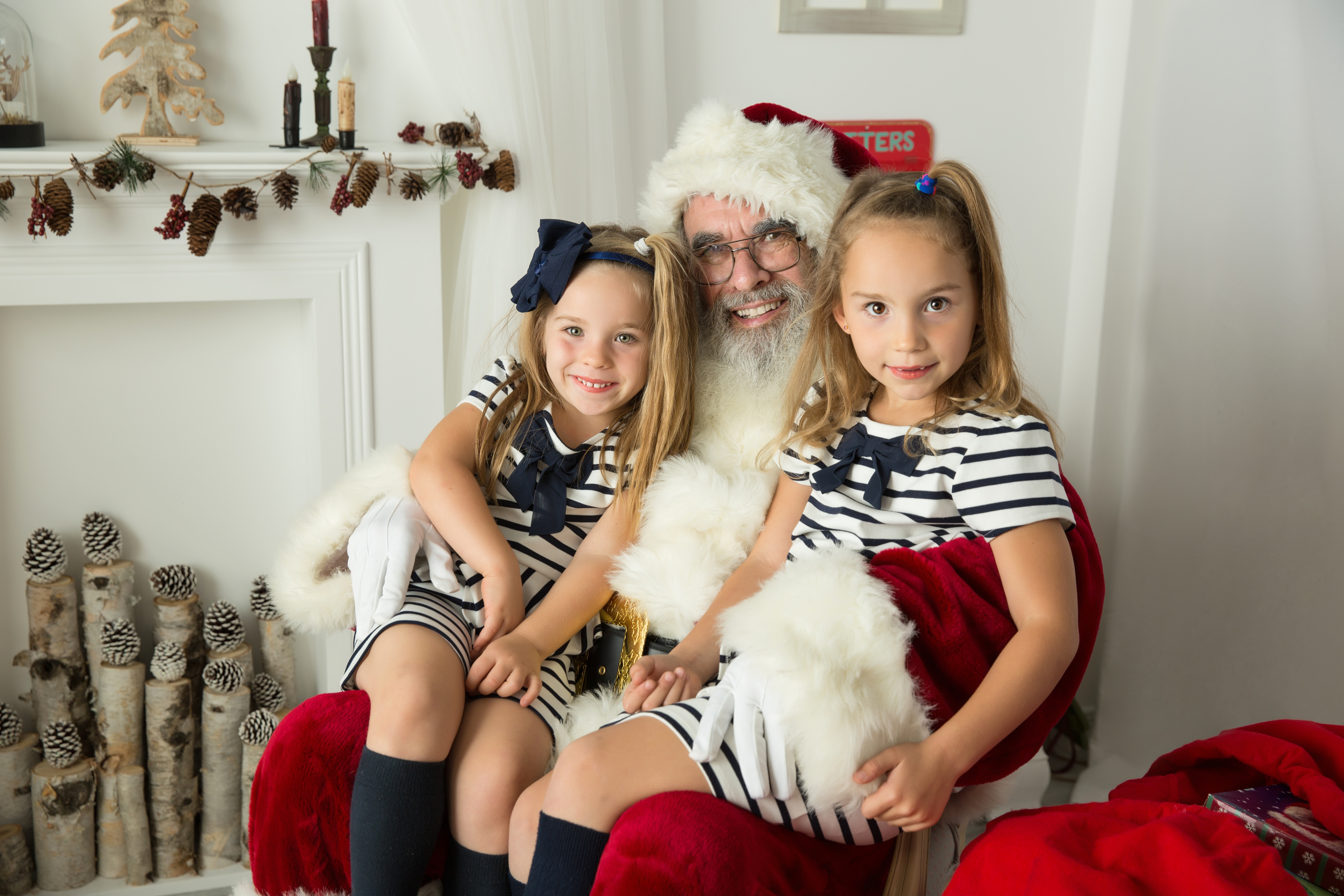 Santa photo session in sudbury portrait studio. kids sitting on Santa's lap