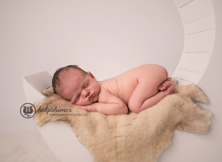 Newborn photography by Helga Himer